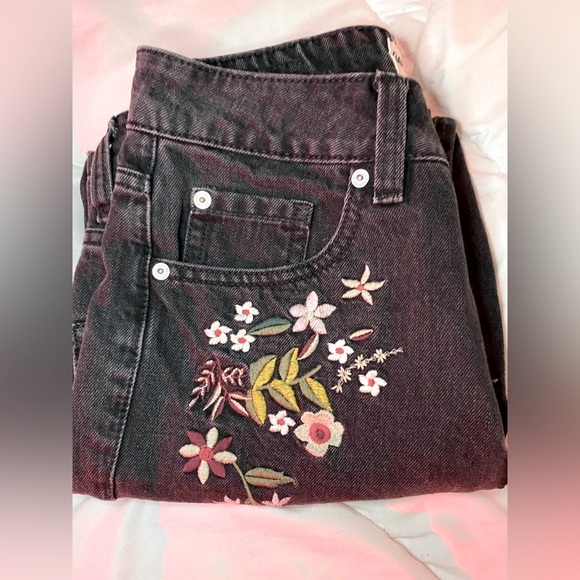 Black mom jeans with floral pattern - Picture 1 of 3